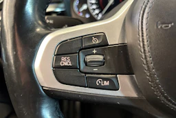 valkoinen BMW 530 2018 kuva 16.