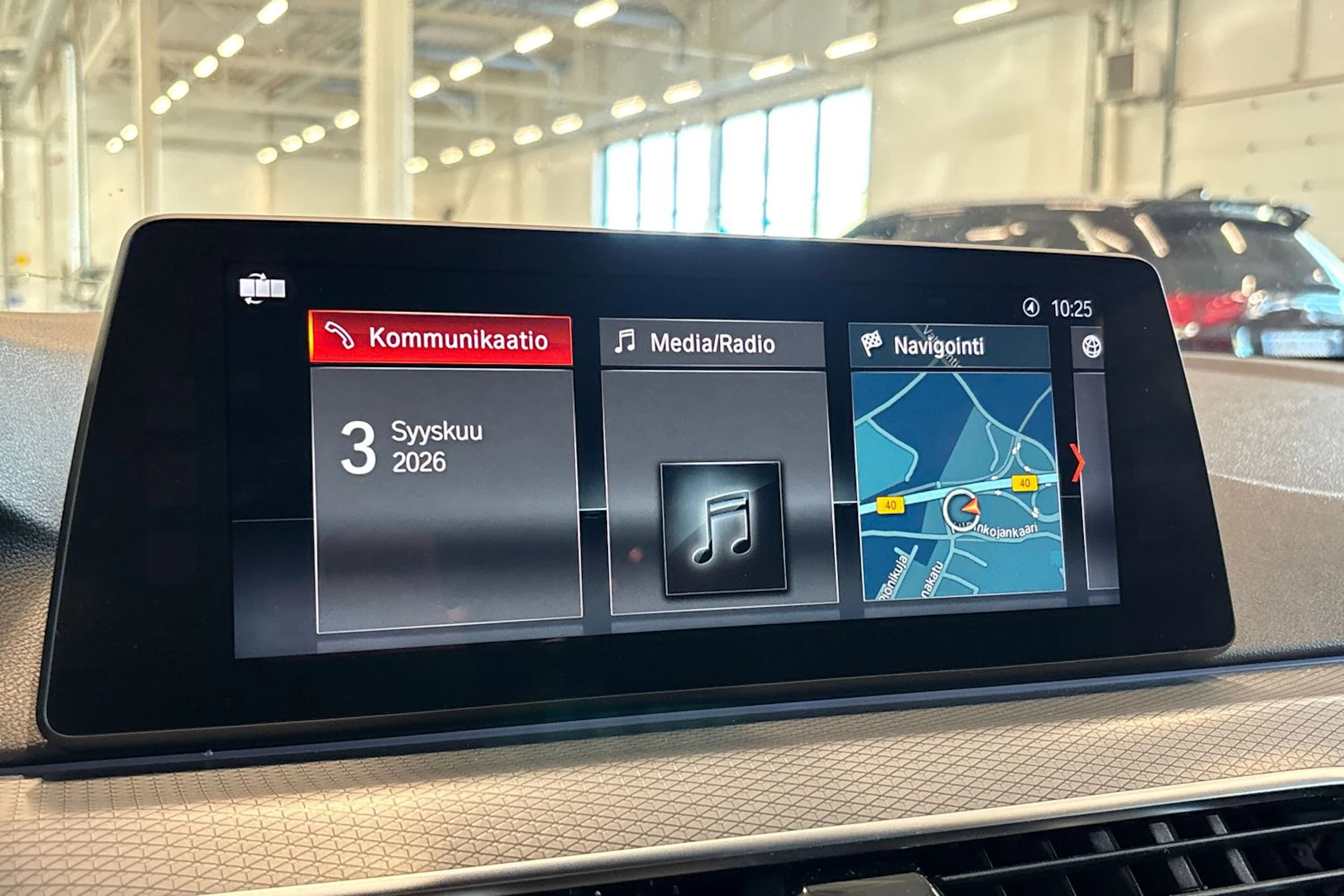 valkoinen BMW 530 2018 kuva 21.