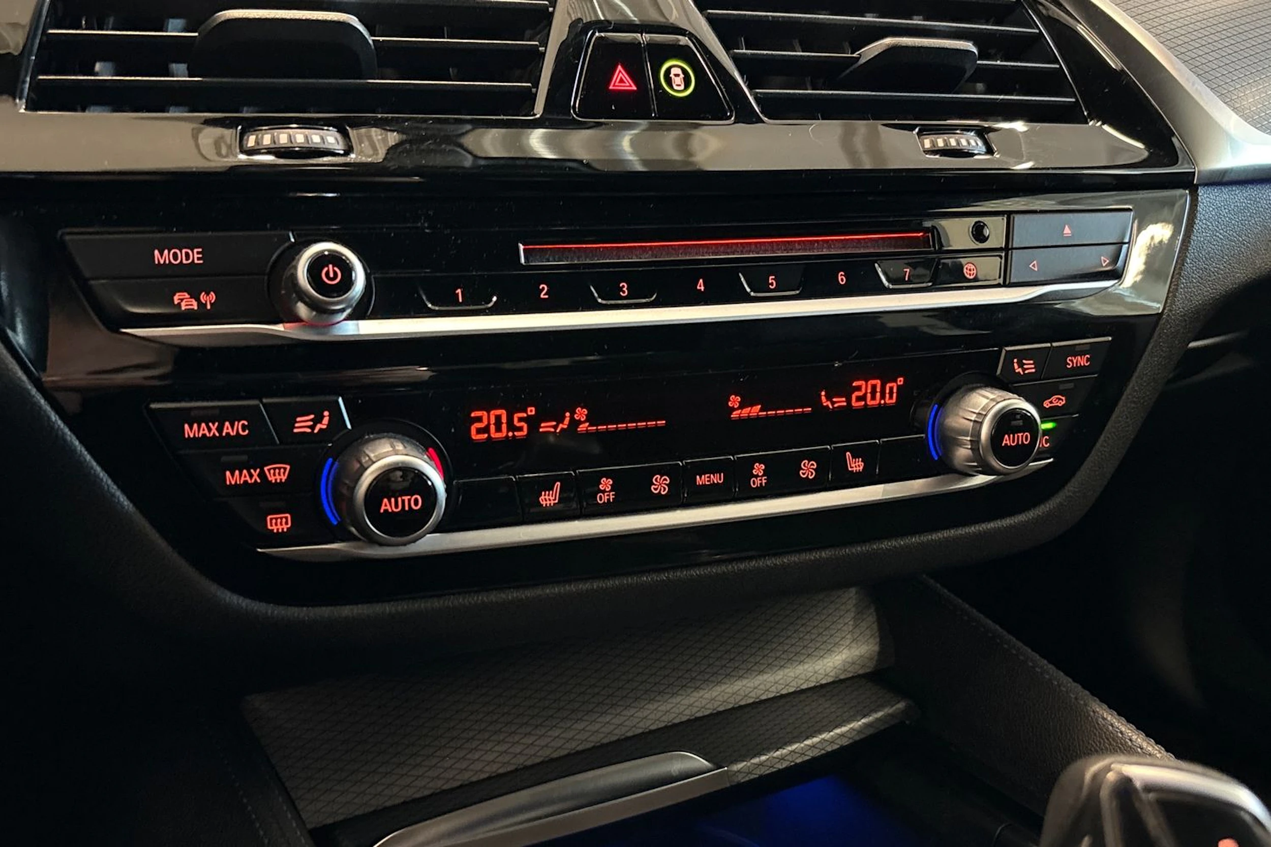 valkoinen BMW 530 2018 kuva 28.