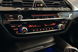 valkoinen BMW 530 2018 kuva 28.