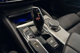 valkoinen BMW 530 2018 kuva 29.