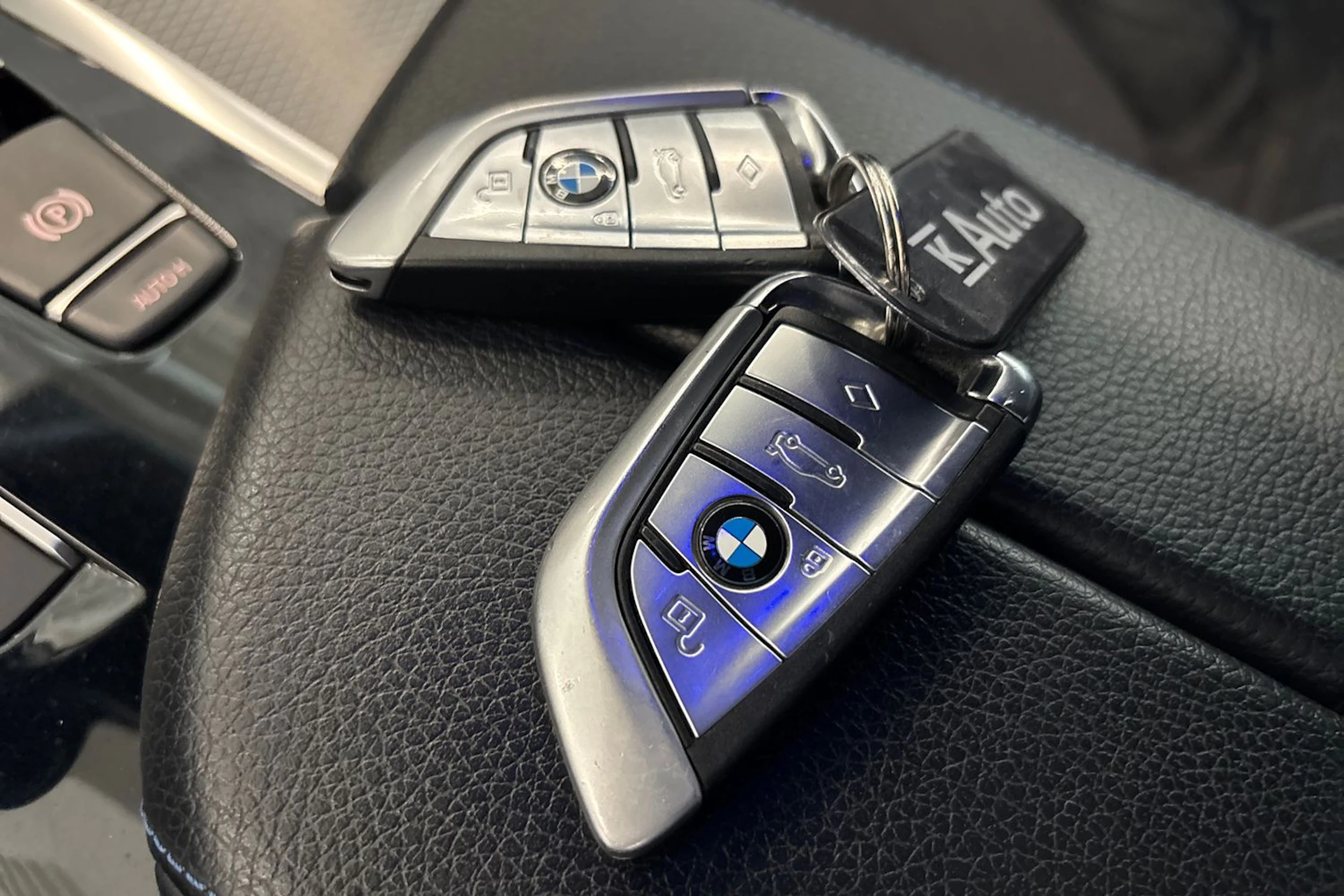 valkoinen BMW 530 2018 kuva 31.