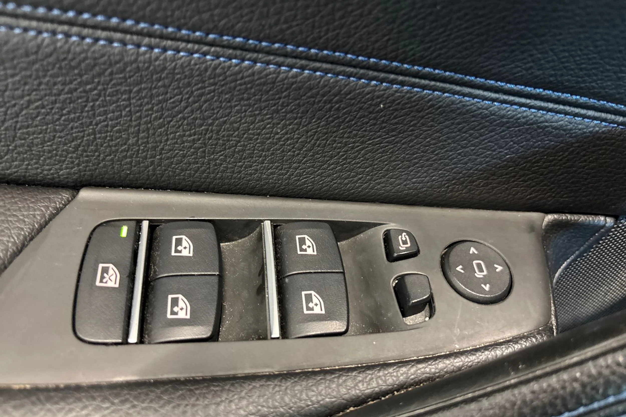 valkoinen BMW 530 2018 kuva 33.