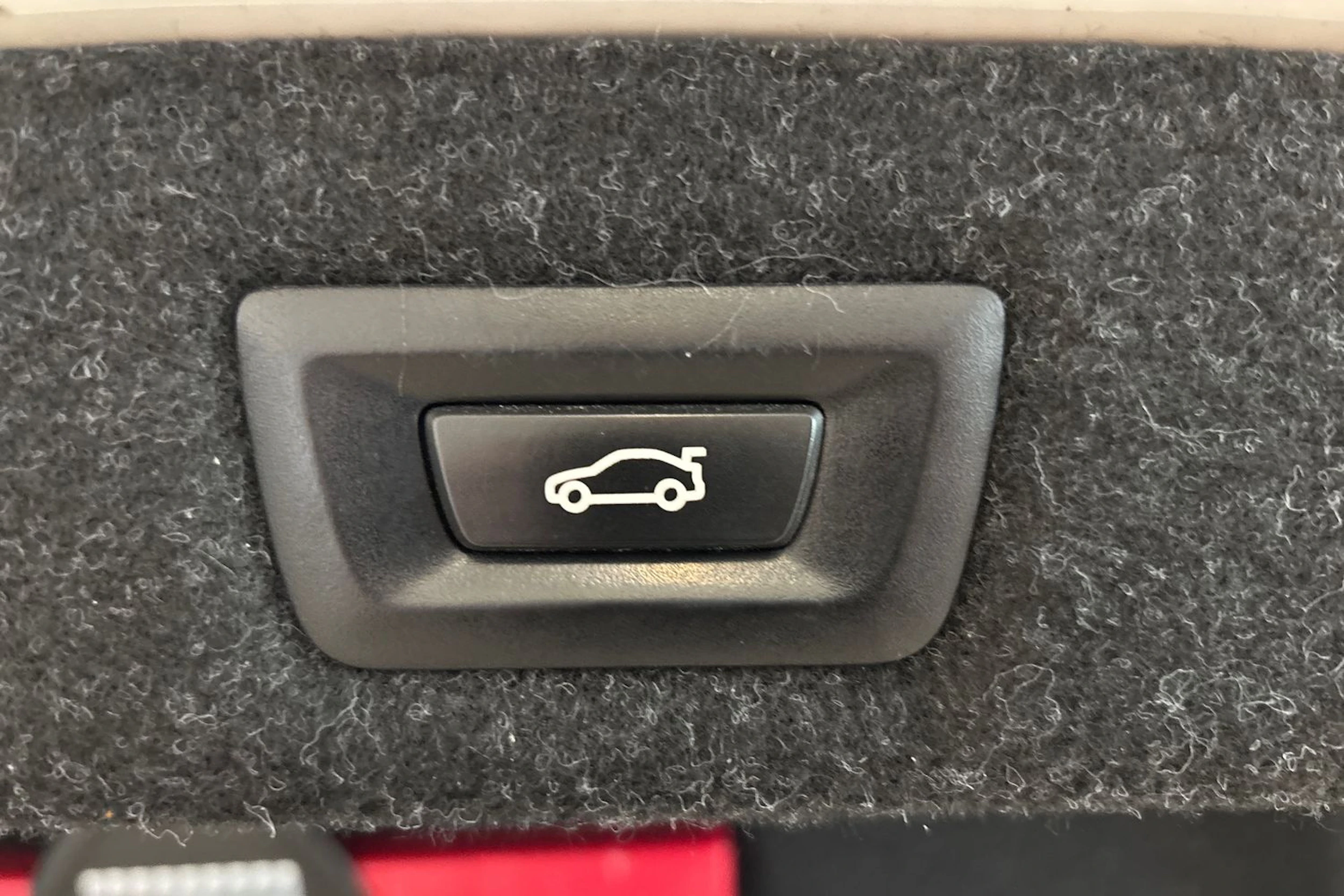 valkoinen BMW 530 2018 kuva 36.