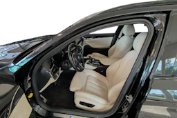 musta BMW 530 2018 kuva 6.