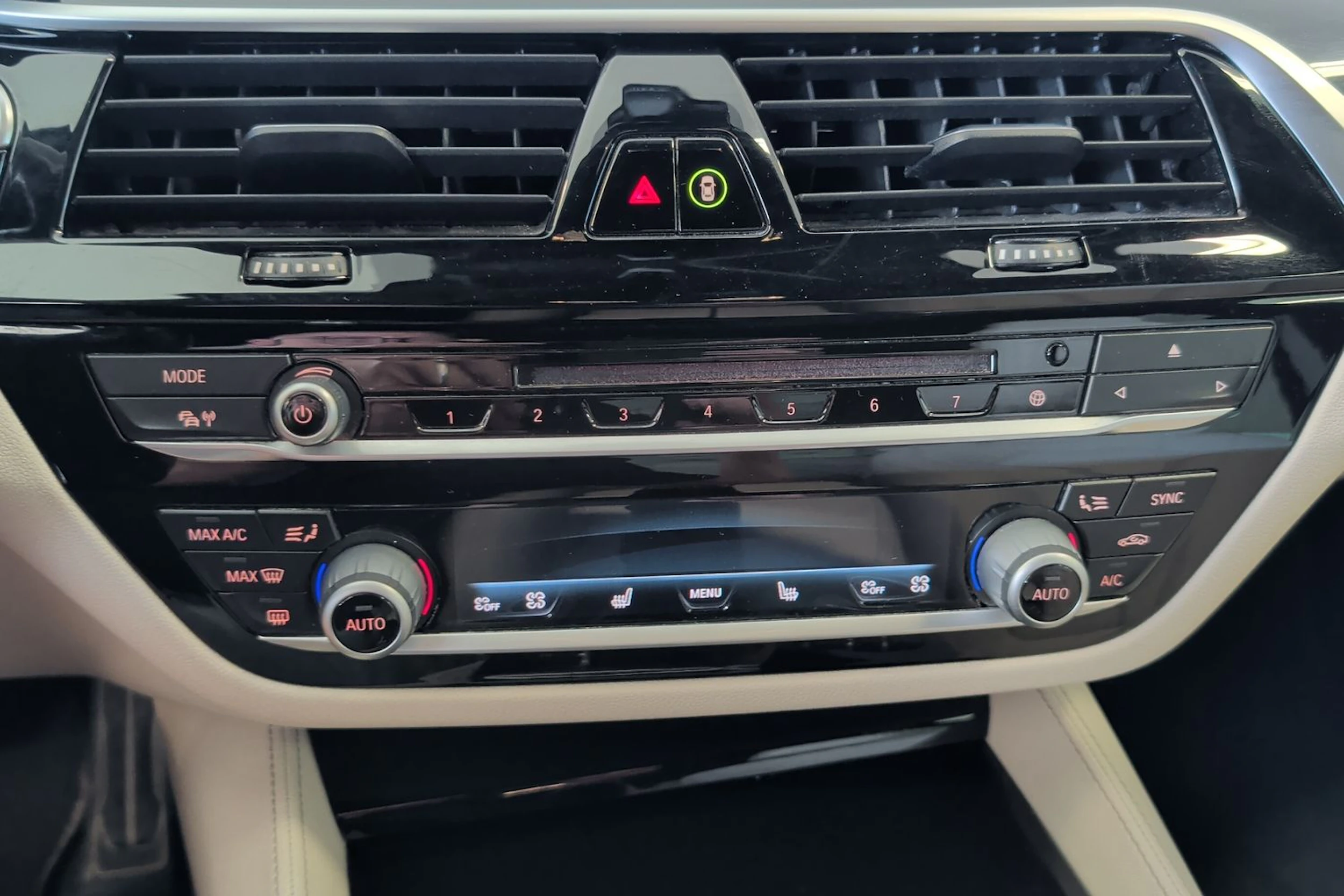 musta BMW 530 2018 kuva 14.