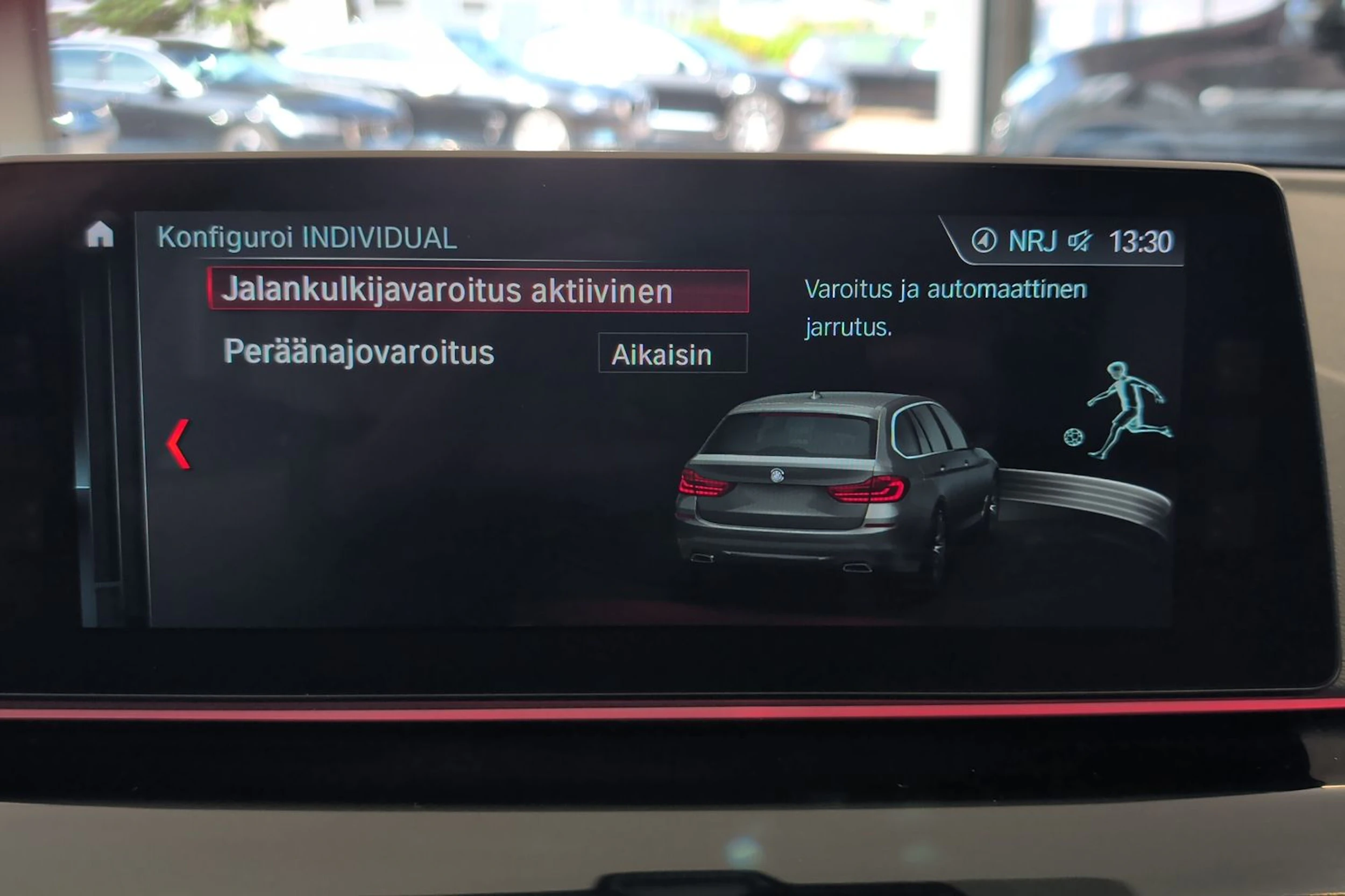 musta BMW 530 2018 kuva 16.