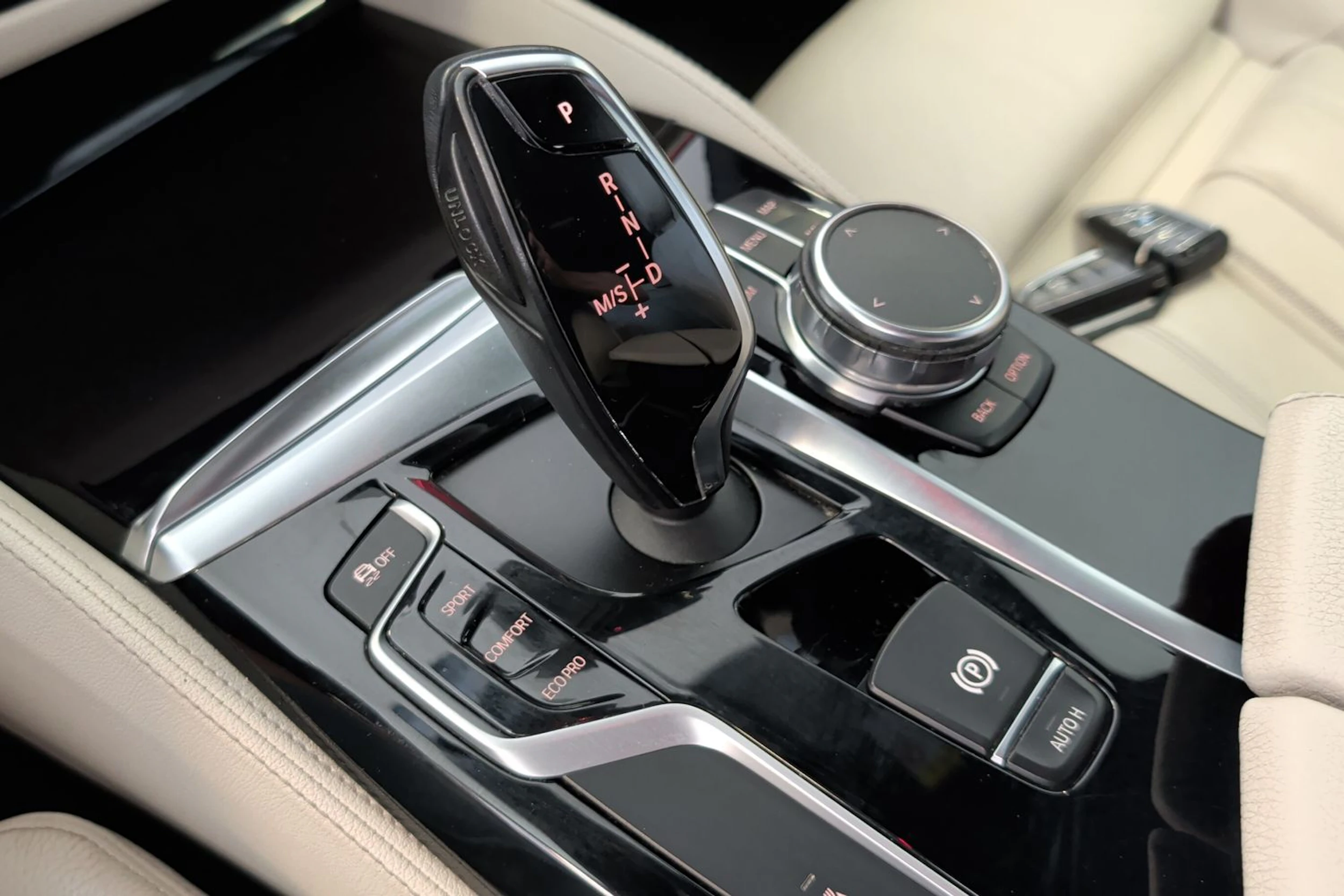 musta BMW 530 2018 kuva 21.