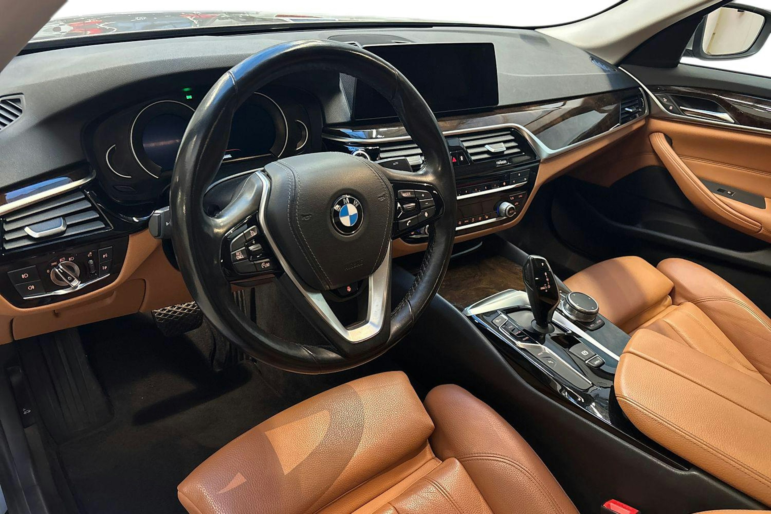 harmaa BMW 530 2018 kuva 6.