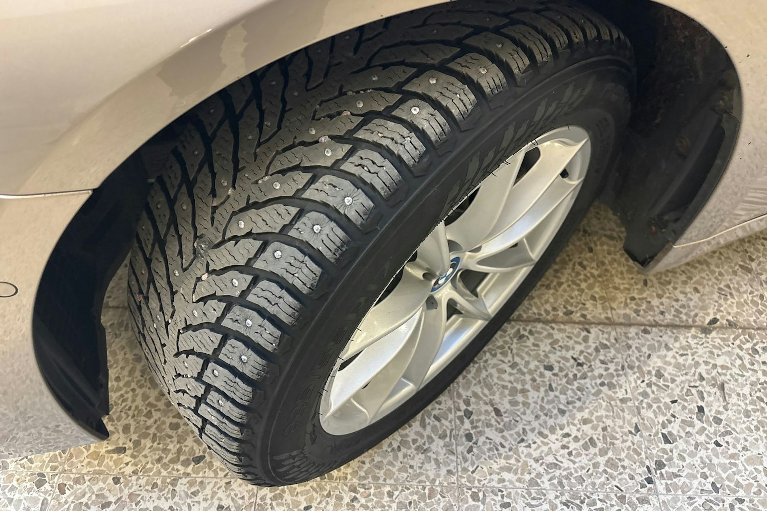 harmaa BMW 530 2018 kuva 10.