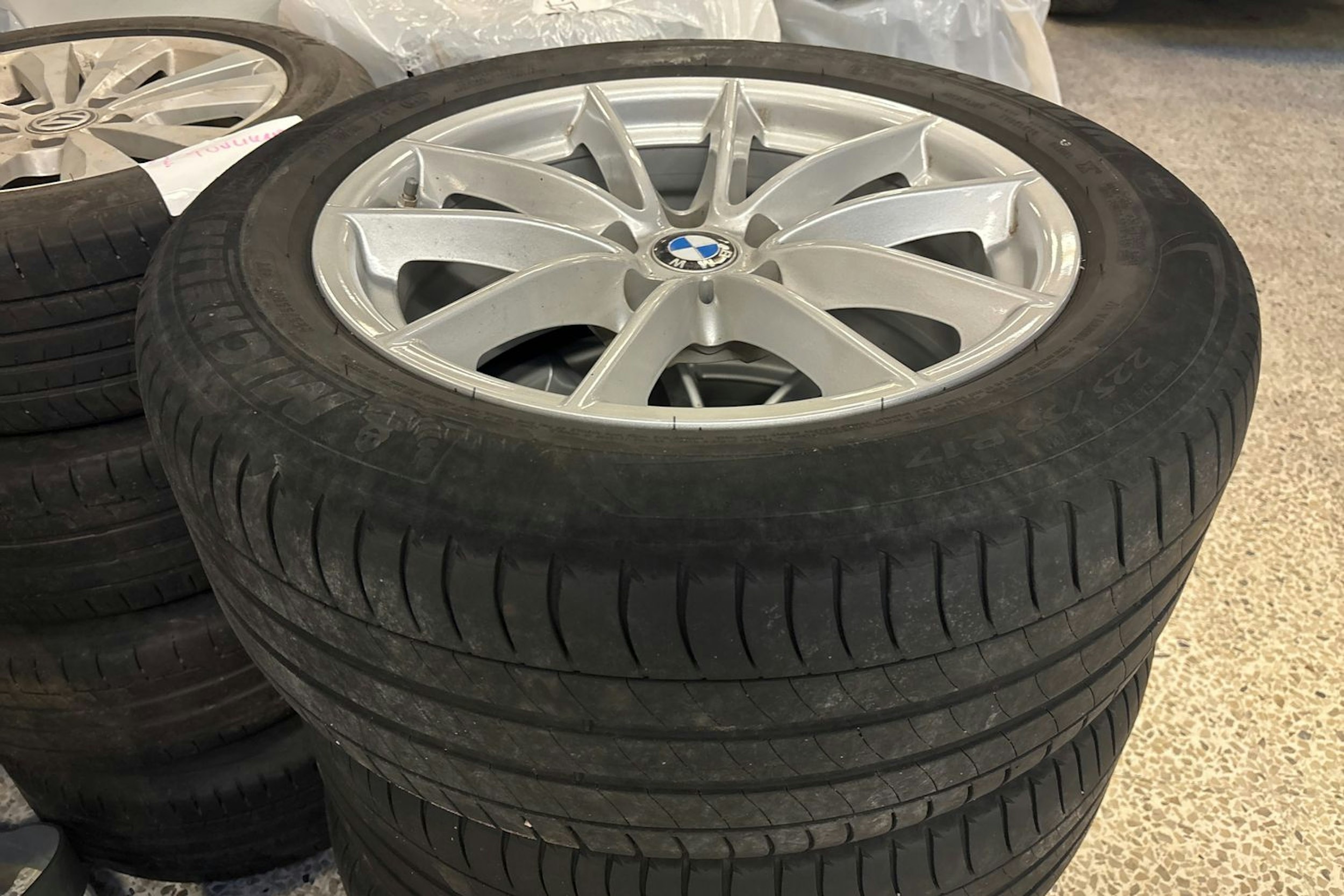 harmaa BMW 530 2018 kuva 12.