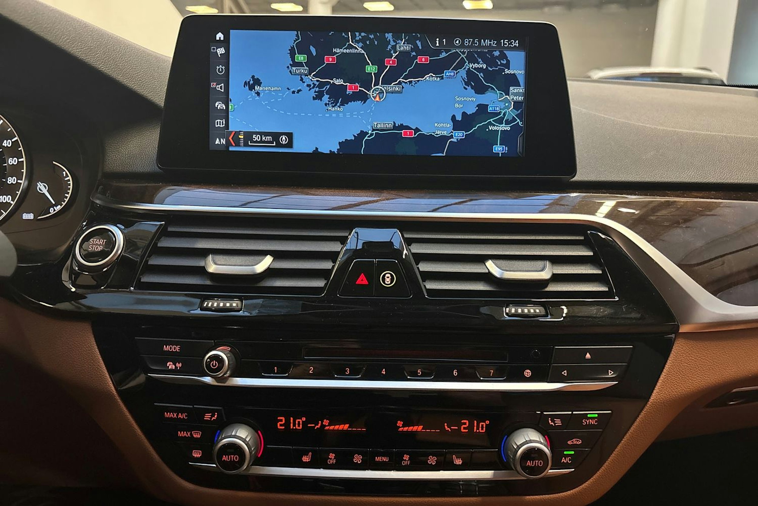 harmaa BMW 530 2018 kuva 18.