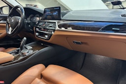 harmaa BMW 530 2018 kuva 21.