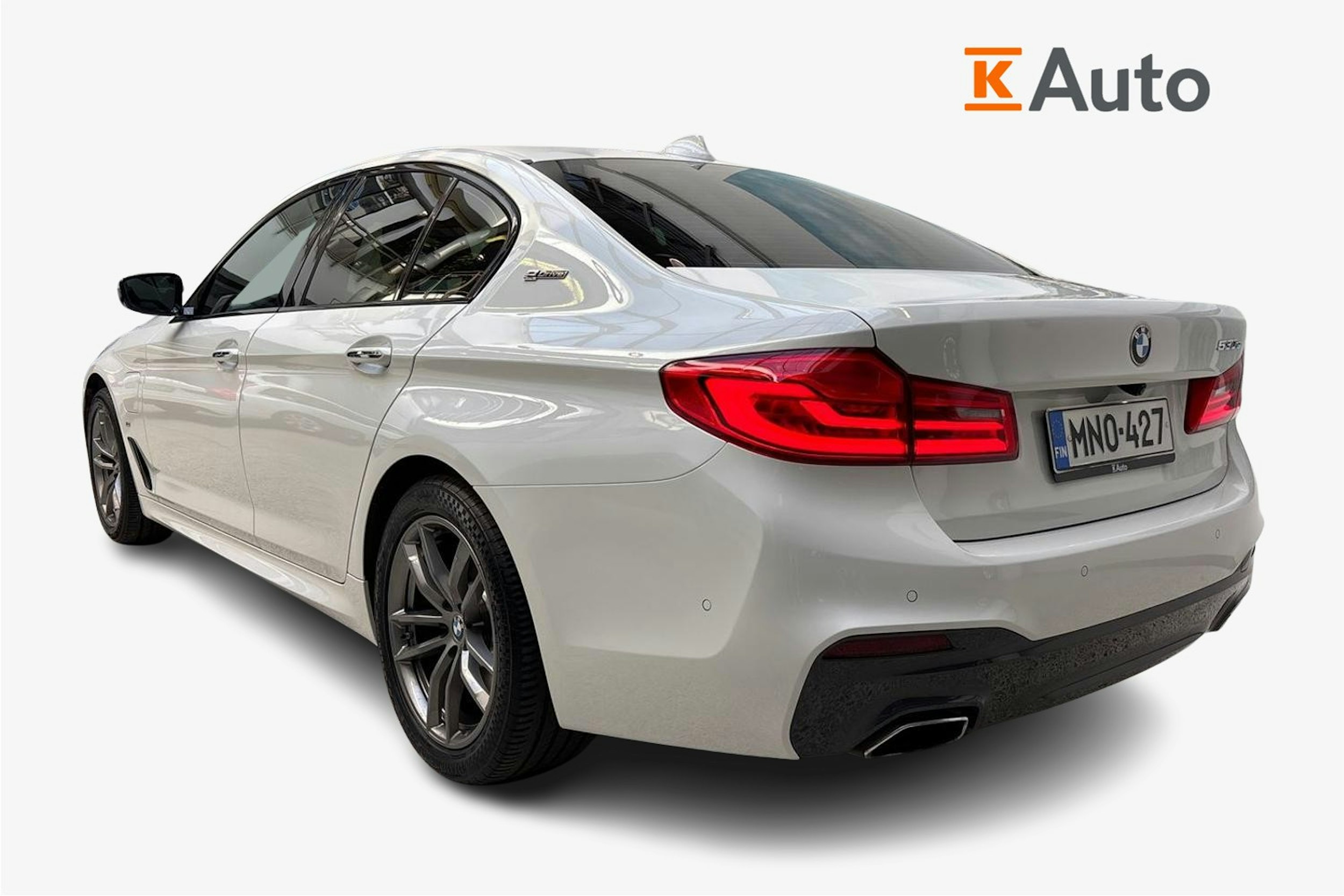 valkoinen BMW 530 2018 kuva 2.