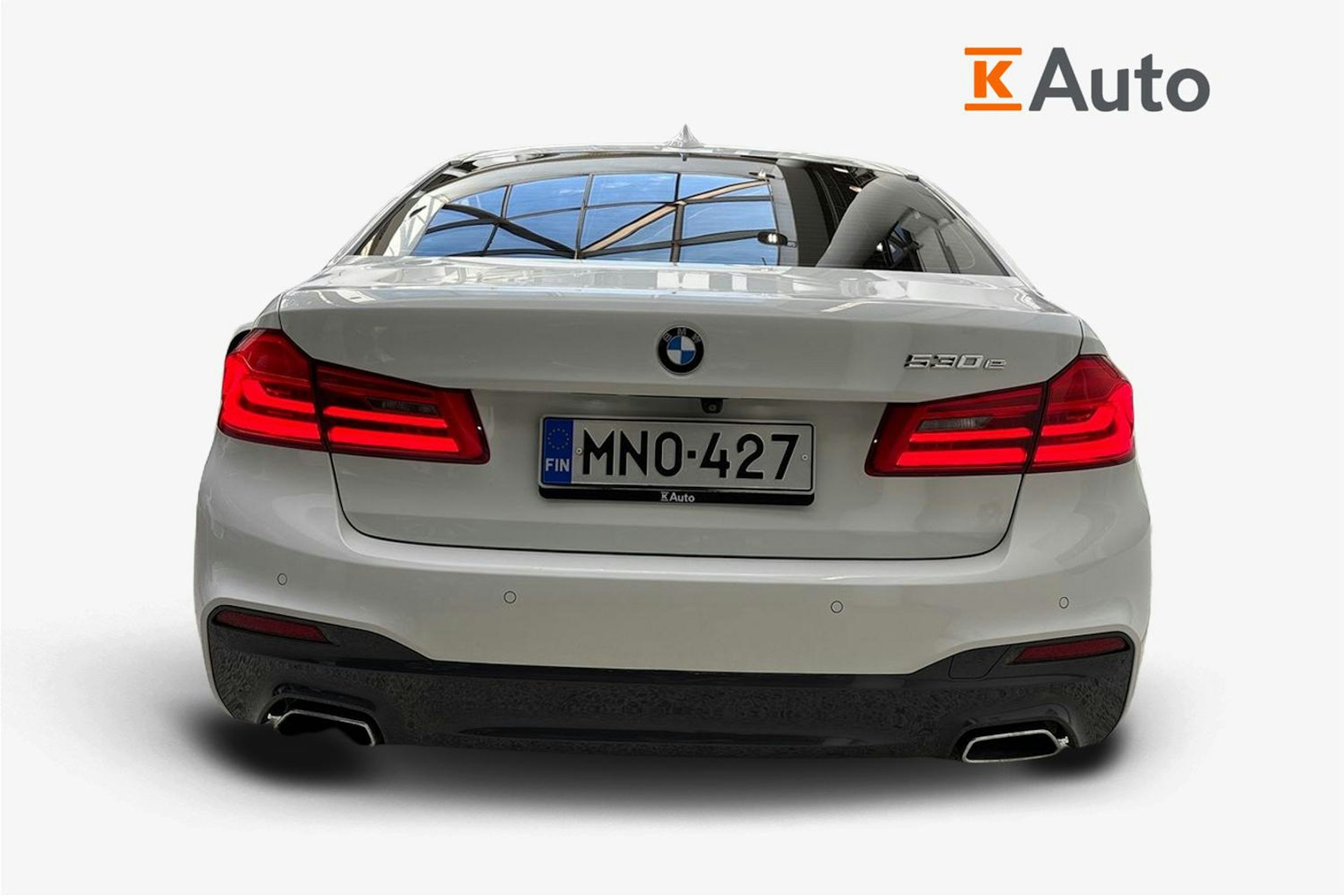 valkoinen BMW 530 2018 kuva 3.