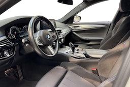 valkoinen BMW 530 2018 kuva 7.