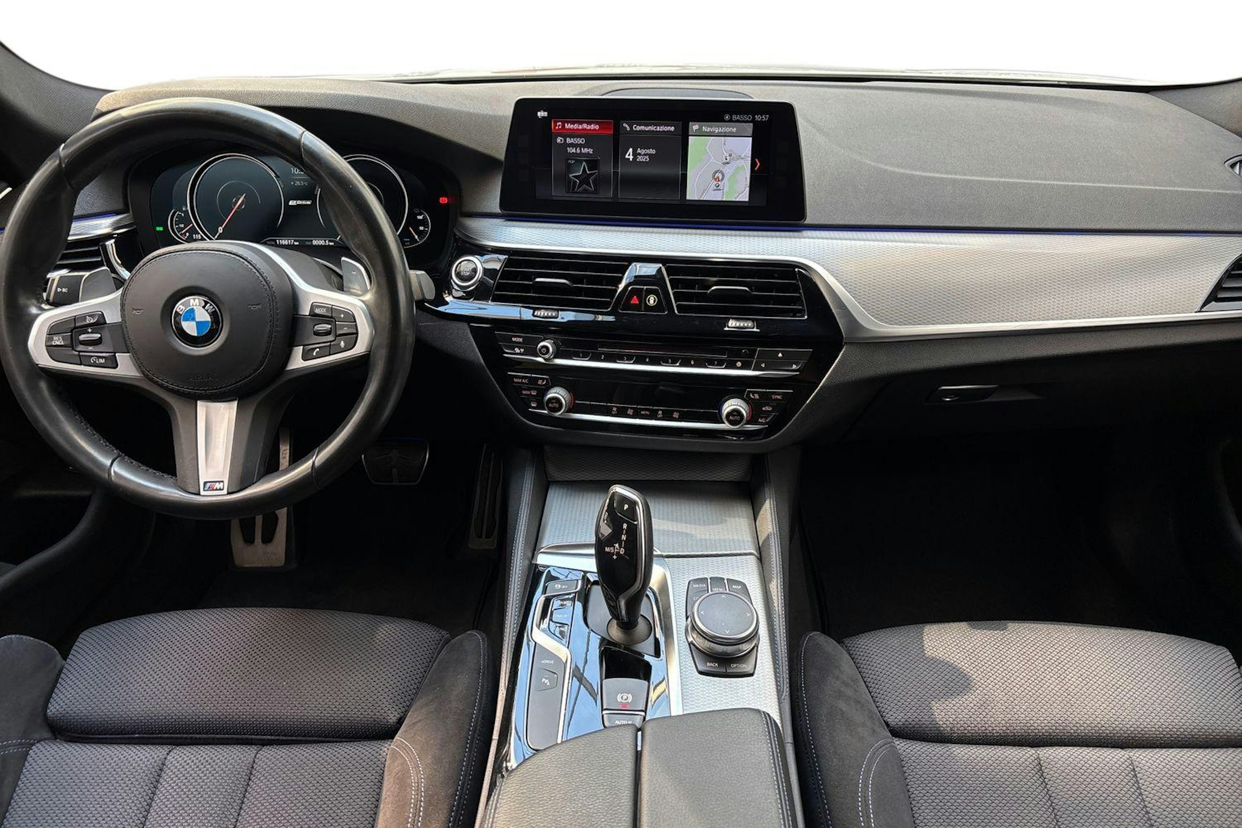 valkoinen BMW 530 2018 kuva 9.