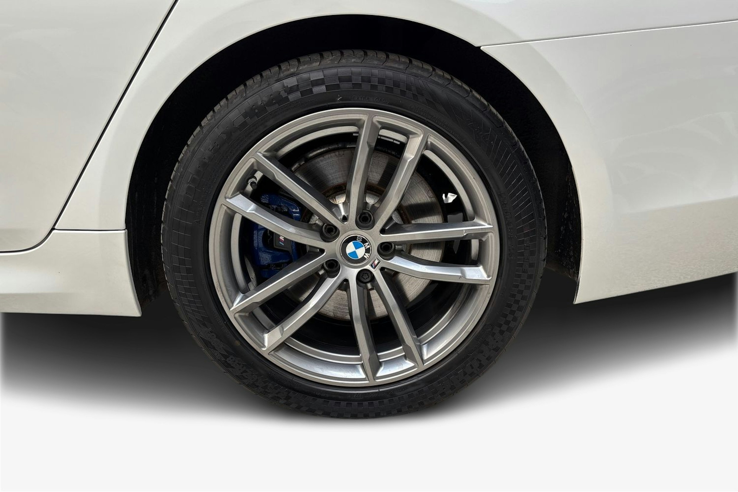 valkoinen BMW 530 2018 kuva 11.
