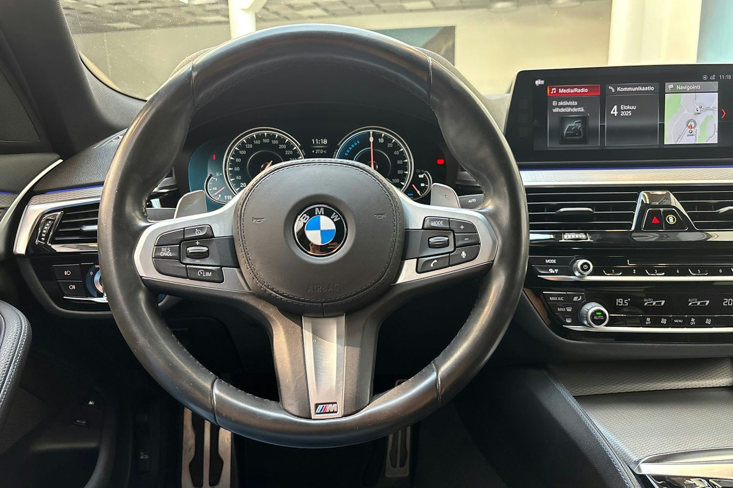 valkoinen BMW 530 2018 kuva 18.
