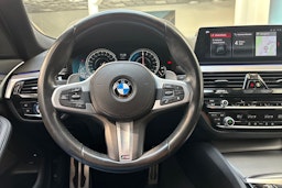 valkoinen BMW 530 2018 kuva 18.
