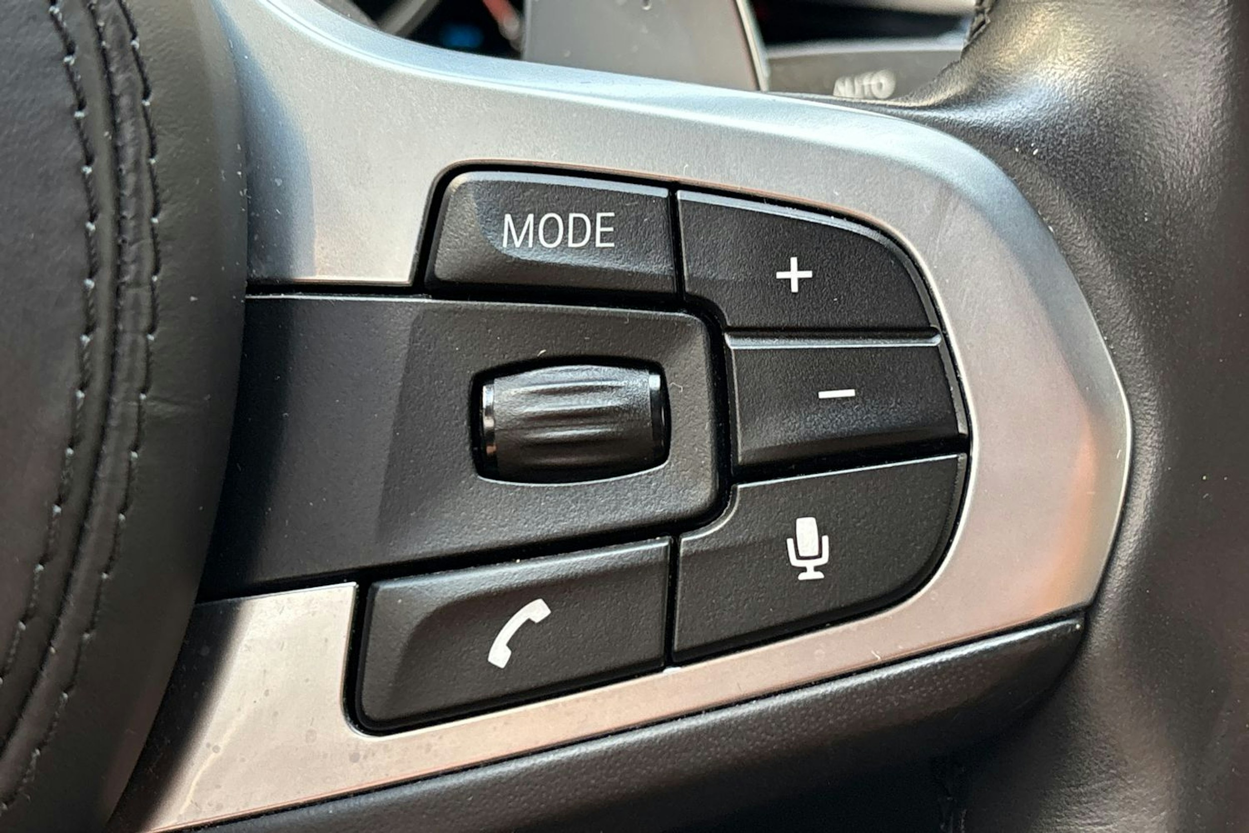 valkoinen BMW 530 2018 kuva 21.