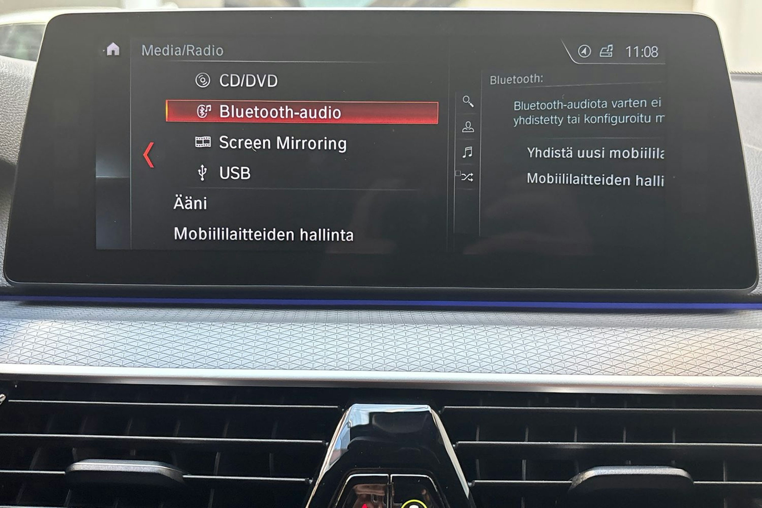 valkoinen BMW 530 2018 kuva 24.