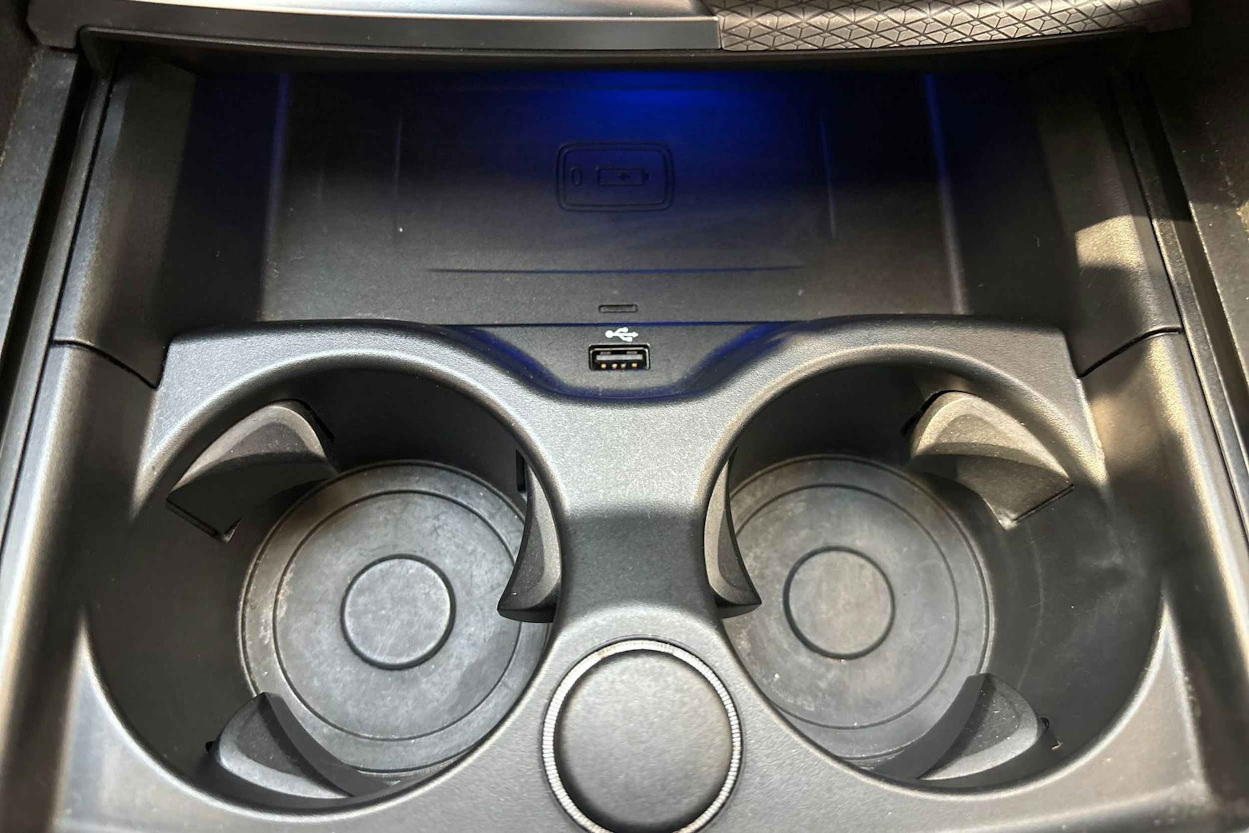 valkoinen BMW 530 2018 kuva 26.