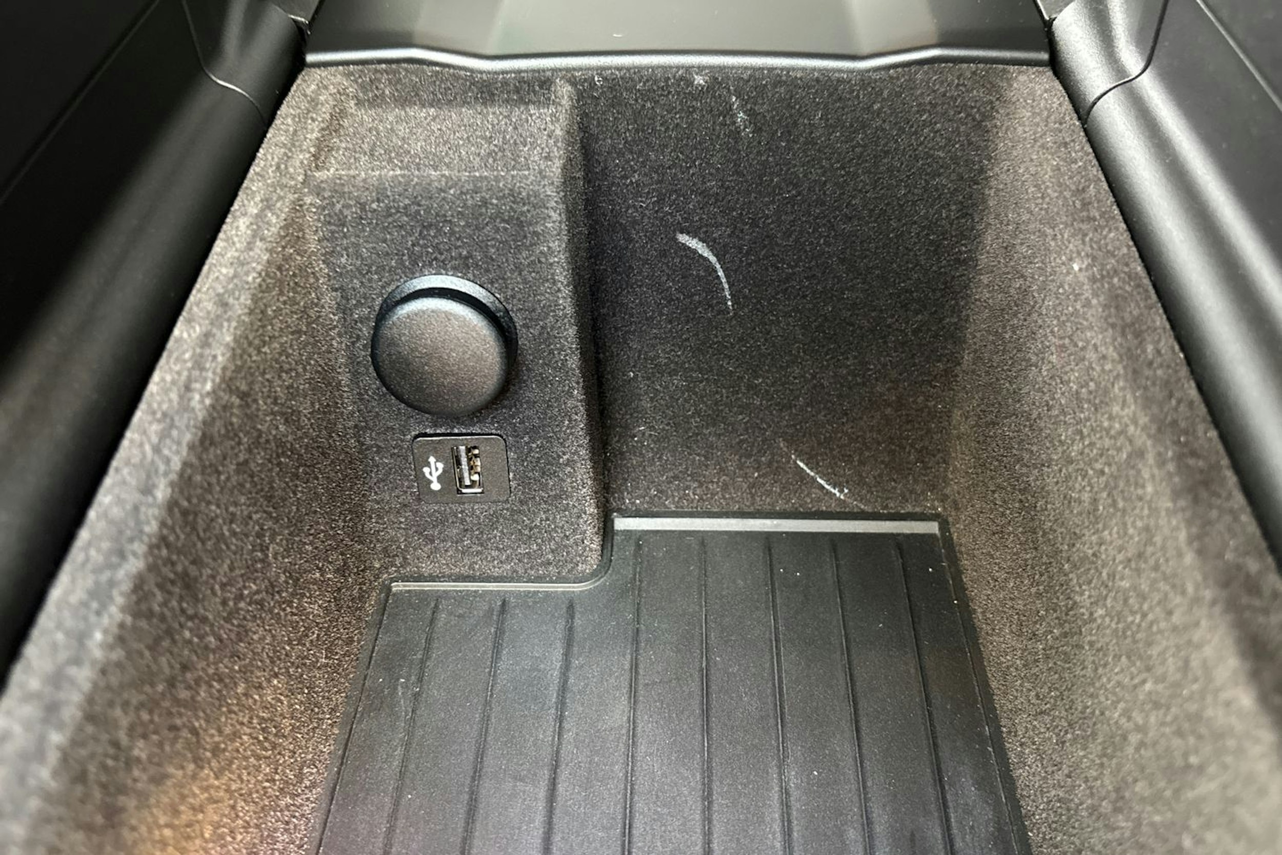 valkoinen BMW 530 2018 kuva 28.