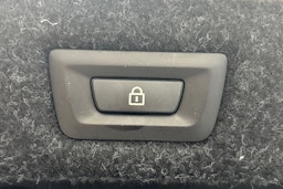 valkoinen BMW 530 2018 kuva 29.