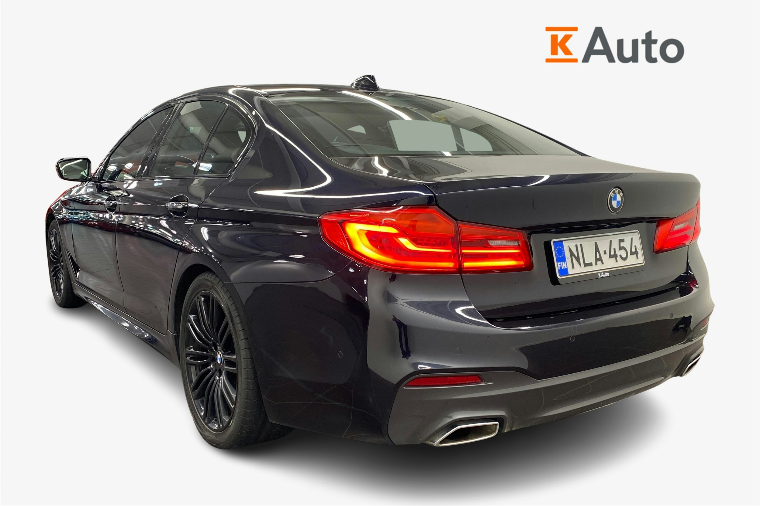 Musta BMW 530 2018 kuva 2.