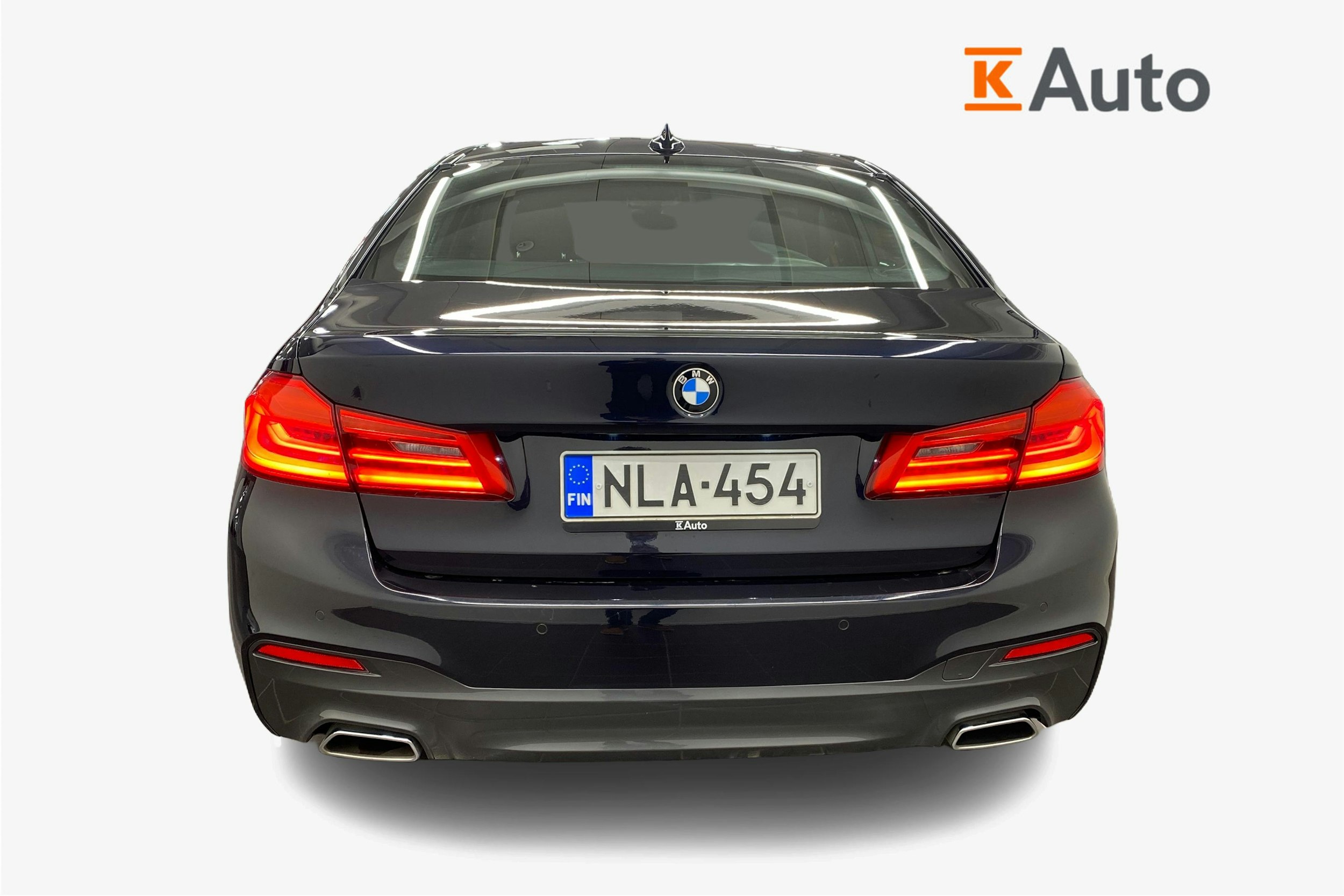 Musta BMW 530 2018 kuva 3.