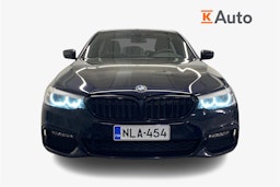 Musta BMW 530 2018 kuva 5.