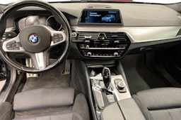 Musta BMW 530 2018 kuva 9.