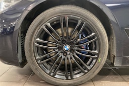 Musta BMW 530 2018 kuva 11.
