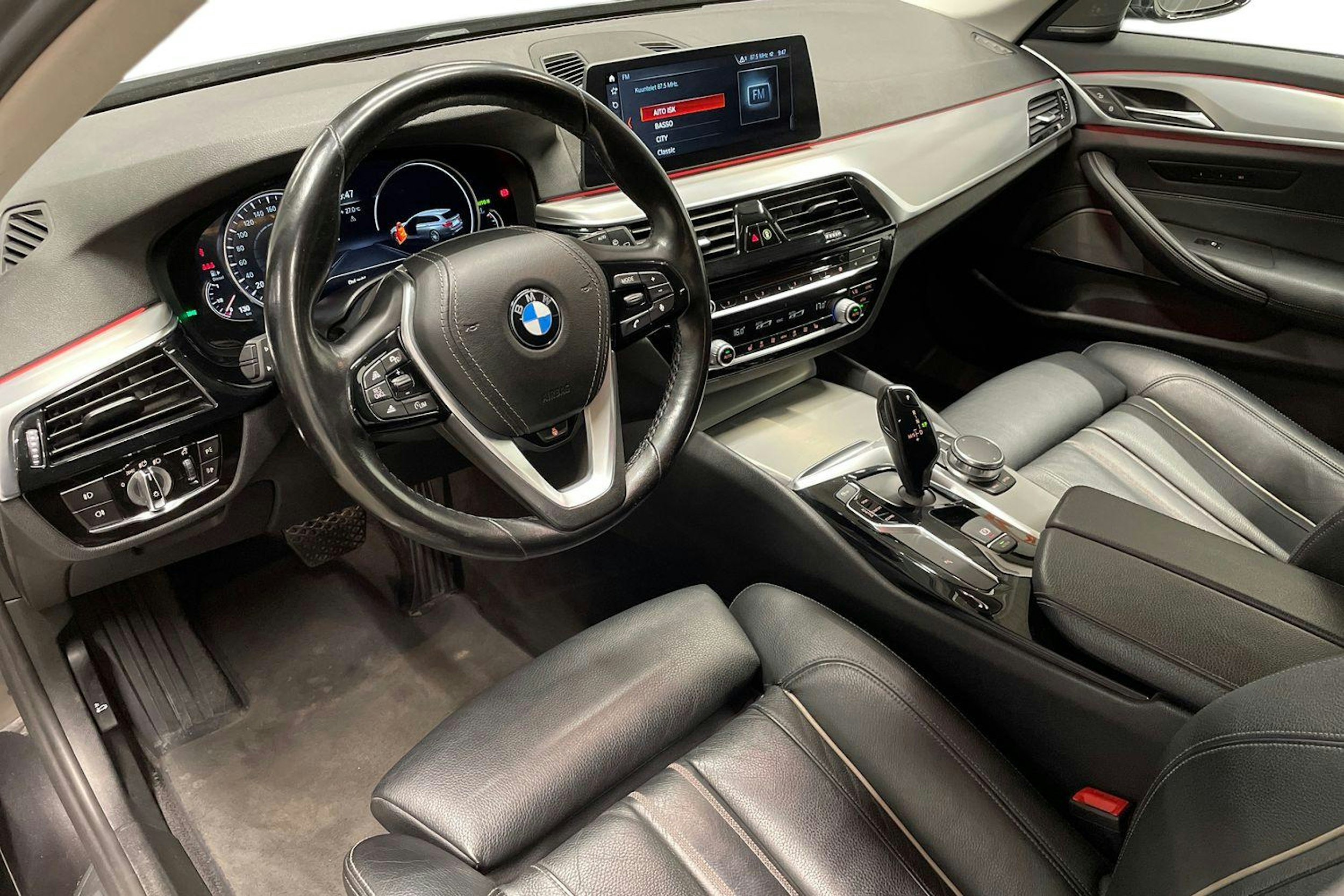 harmaa BMW 530 2018 kuva 7.