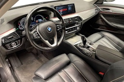 harmaa BMW 530 2018 kuva 7.