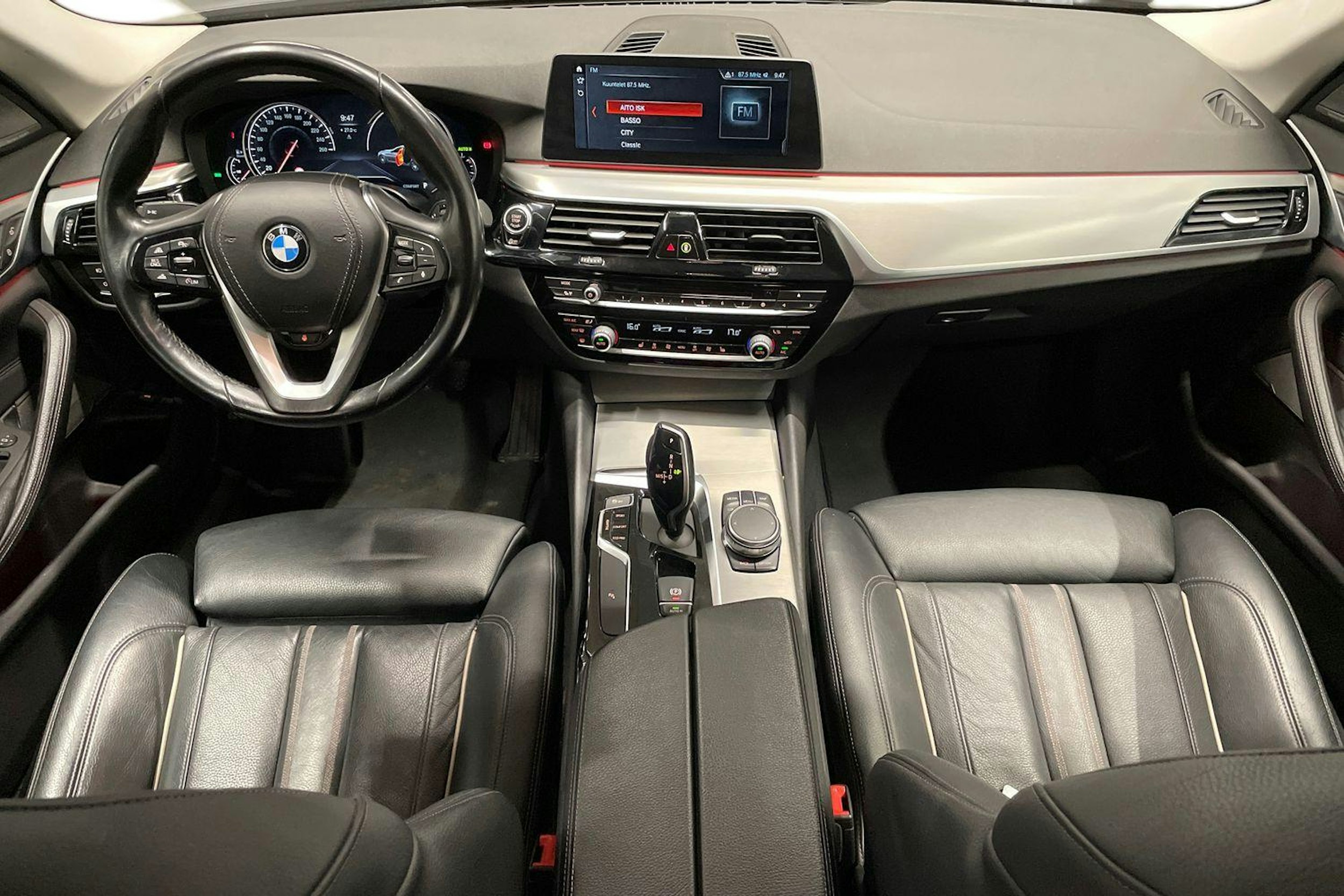 harmaa BMW 530 2018 kuva 9.