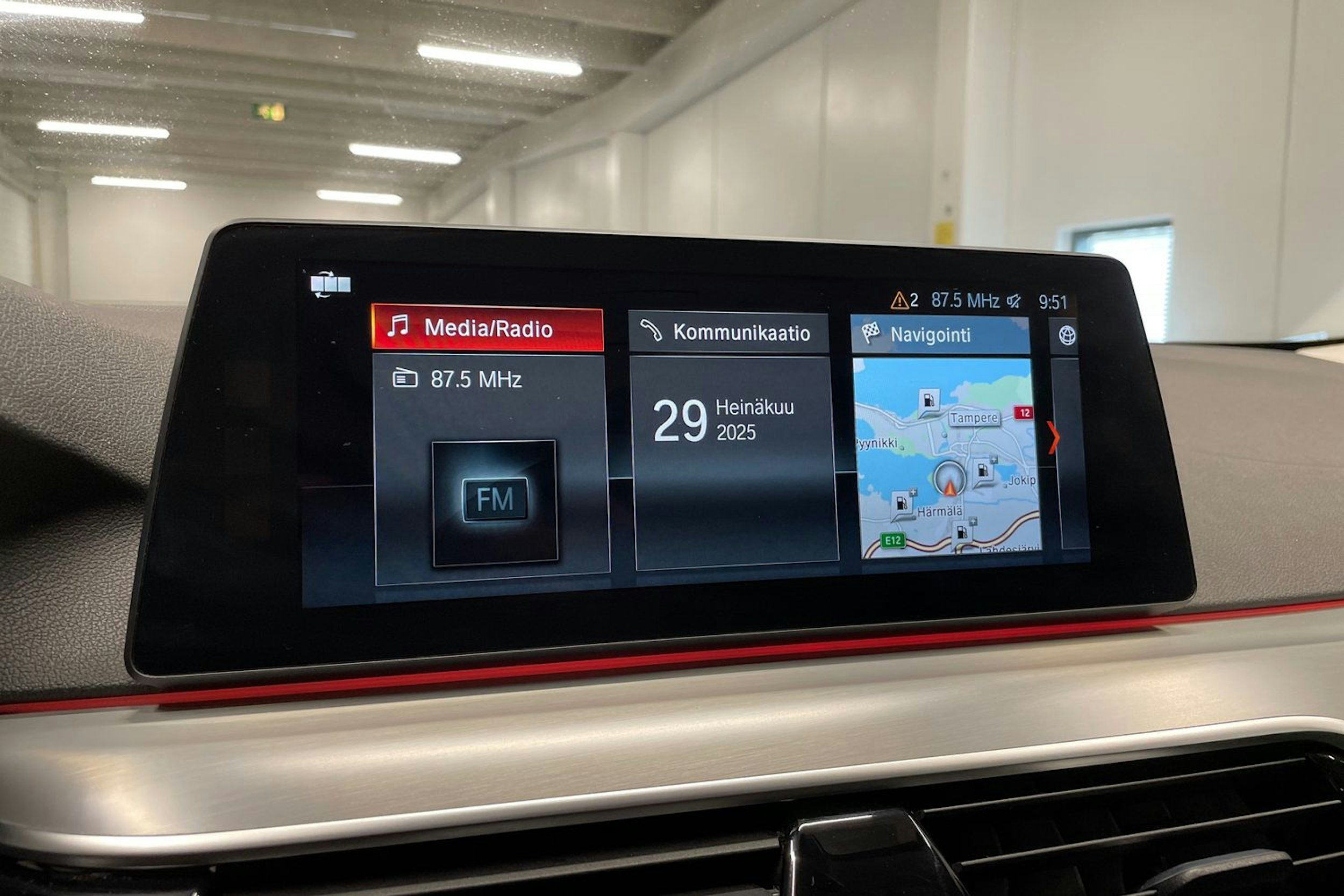 harmaa BMW 530 2018 kuva 18.