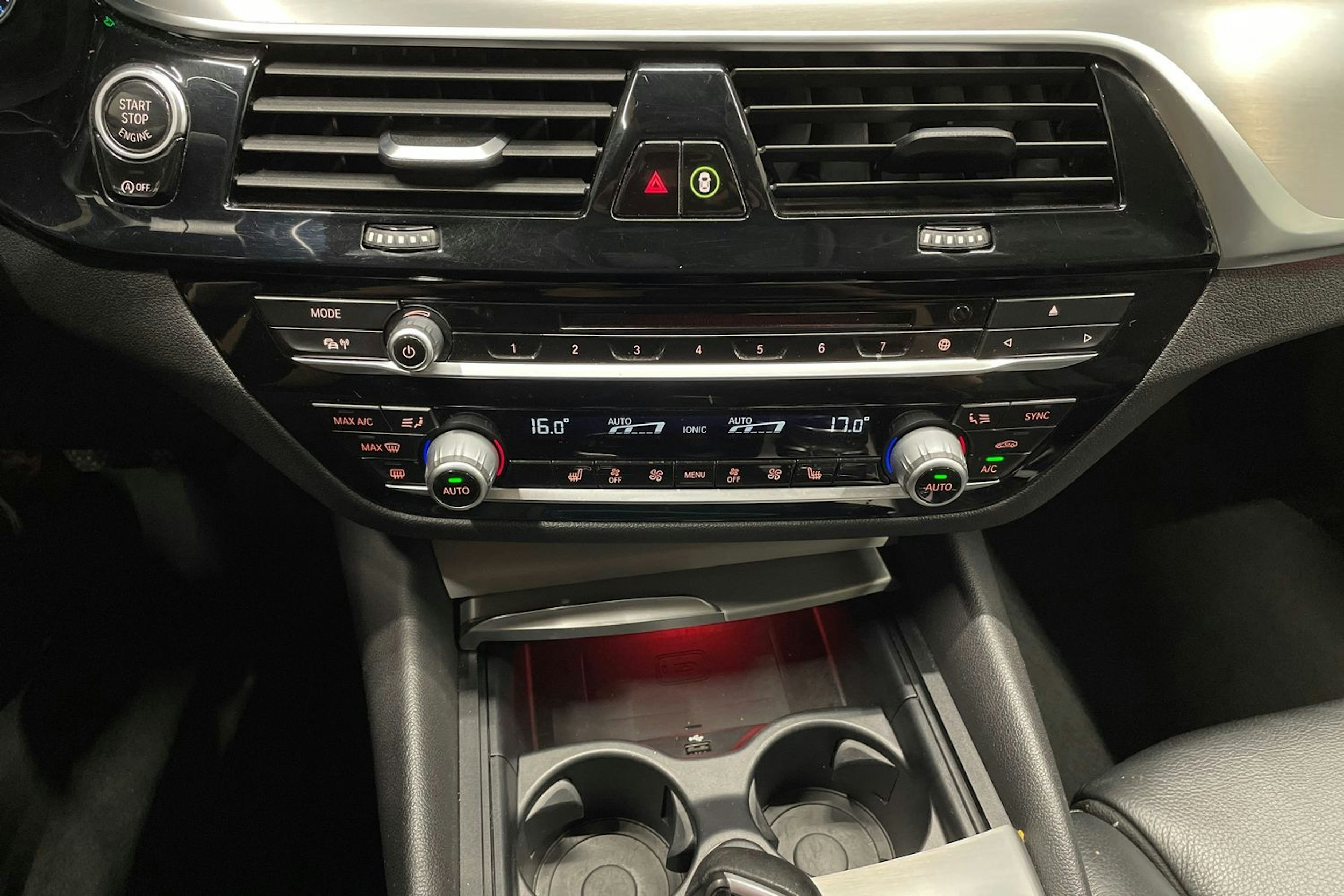 harmaa BMW 530 2018 kuva 21.