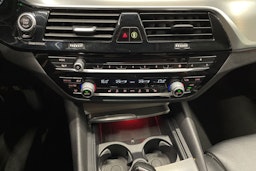 harmaa BMW 530 2018 kuva 21.