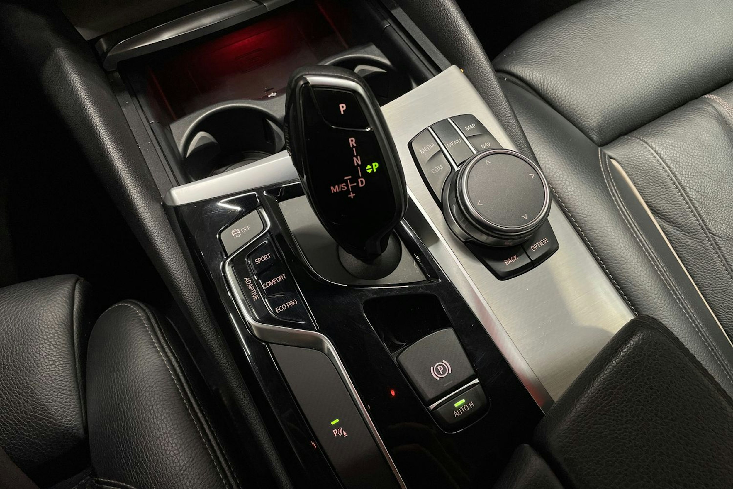 harmaa BMW 530 2018 kuva 22.
