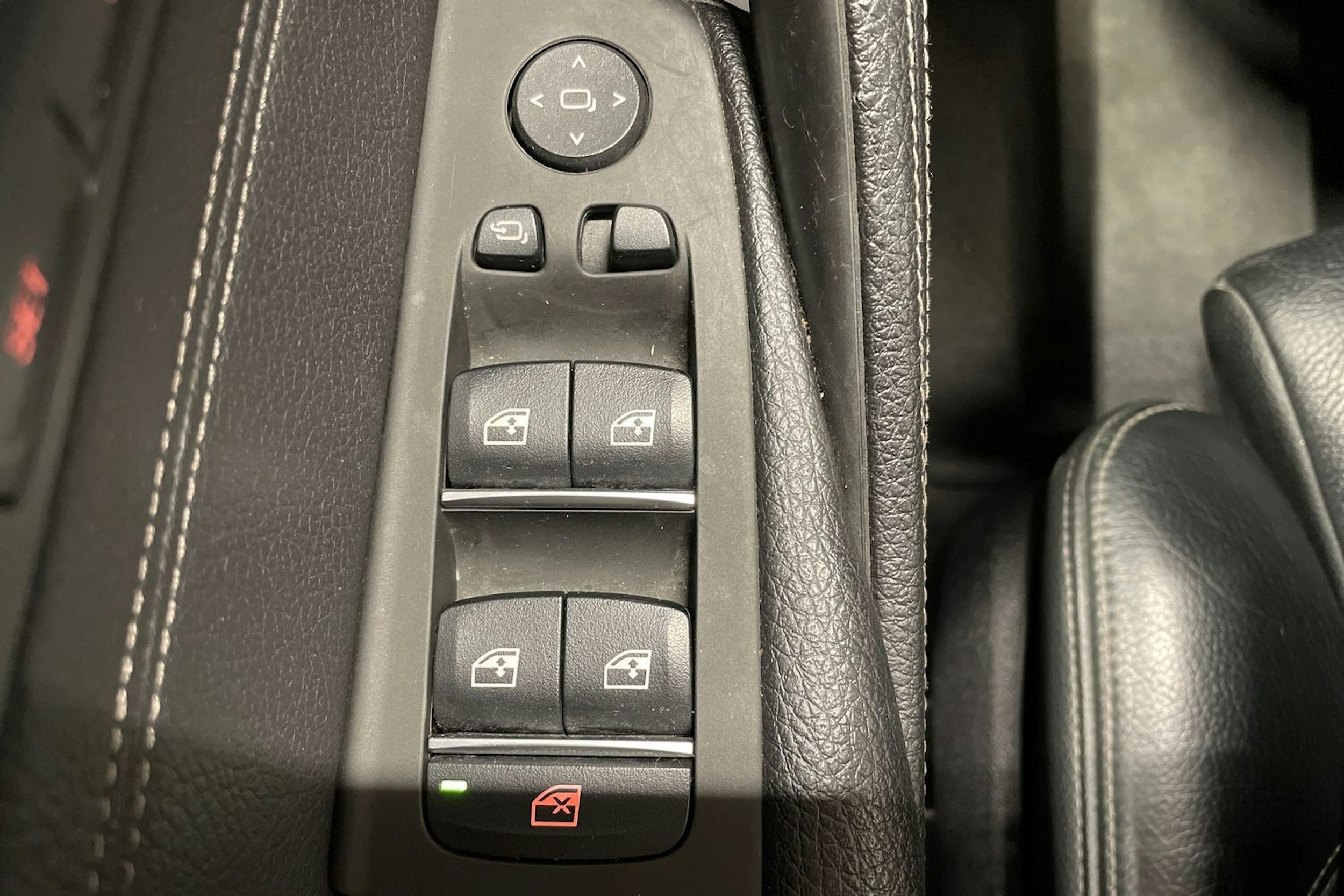 harmaa BMW 530 2018 kuva 26.