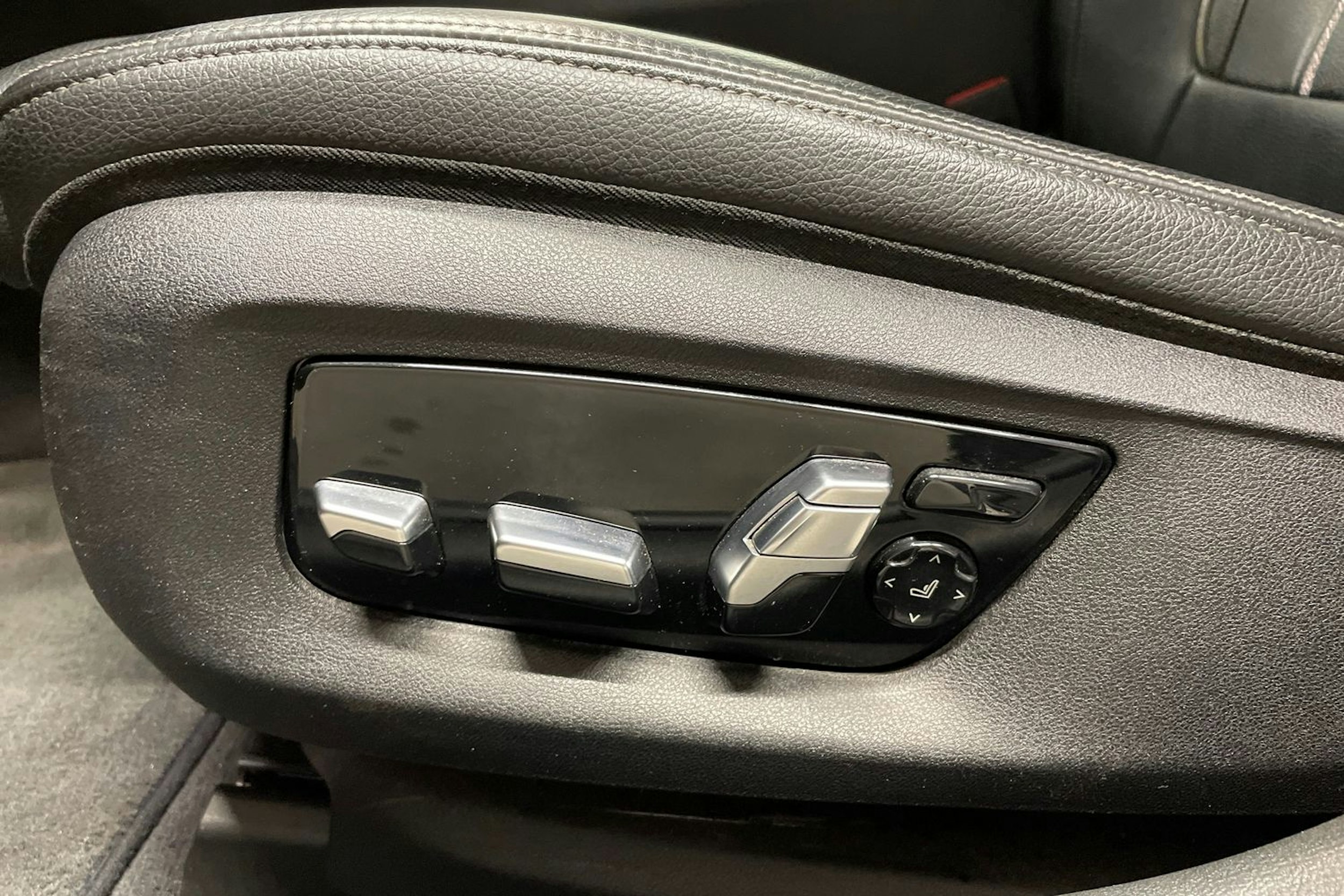 harmaa BMW 530 2018 kuva 28.