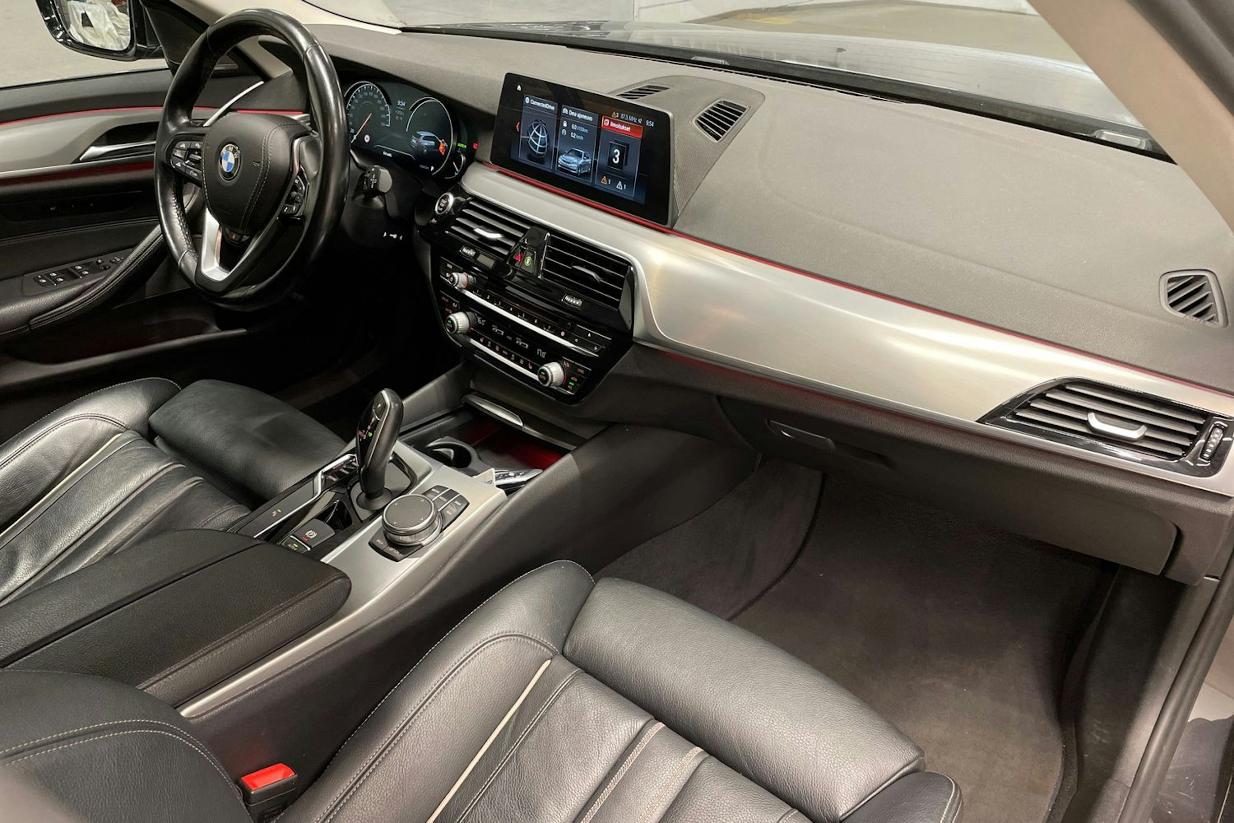 harmaa BMW 530 2018 kuva 30.