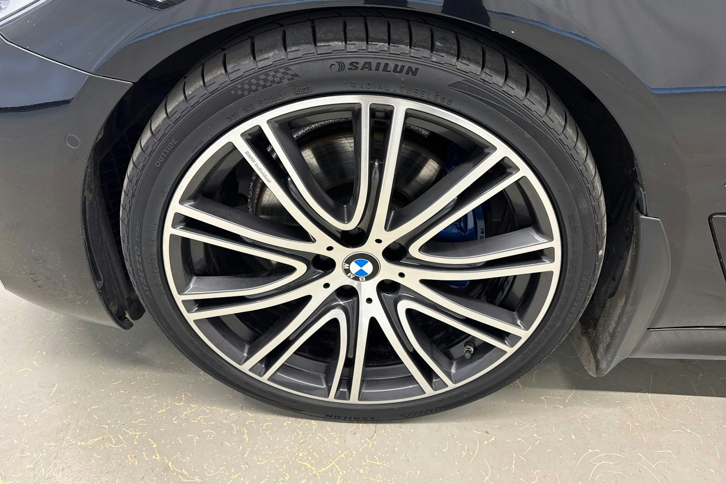 musta BMW 530 2018 kuva 13.