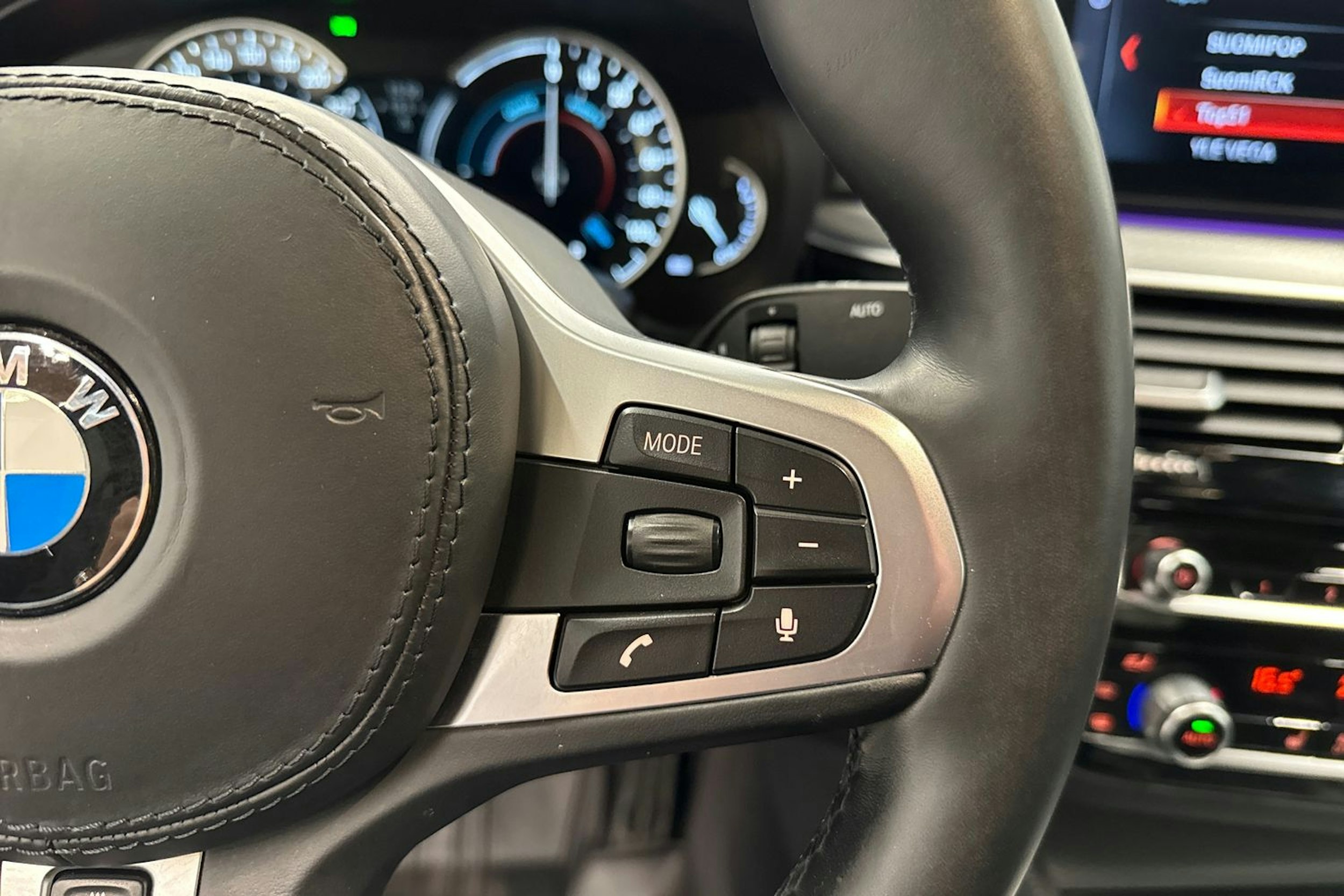 musta BMW 530 2018 kuva 16.