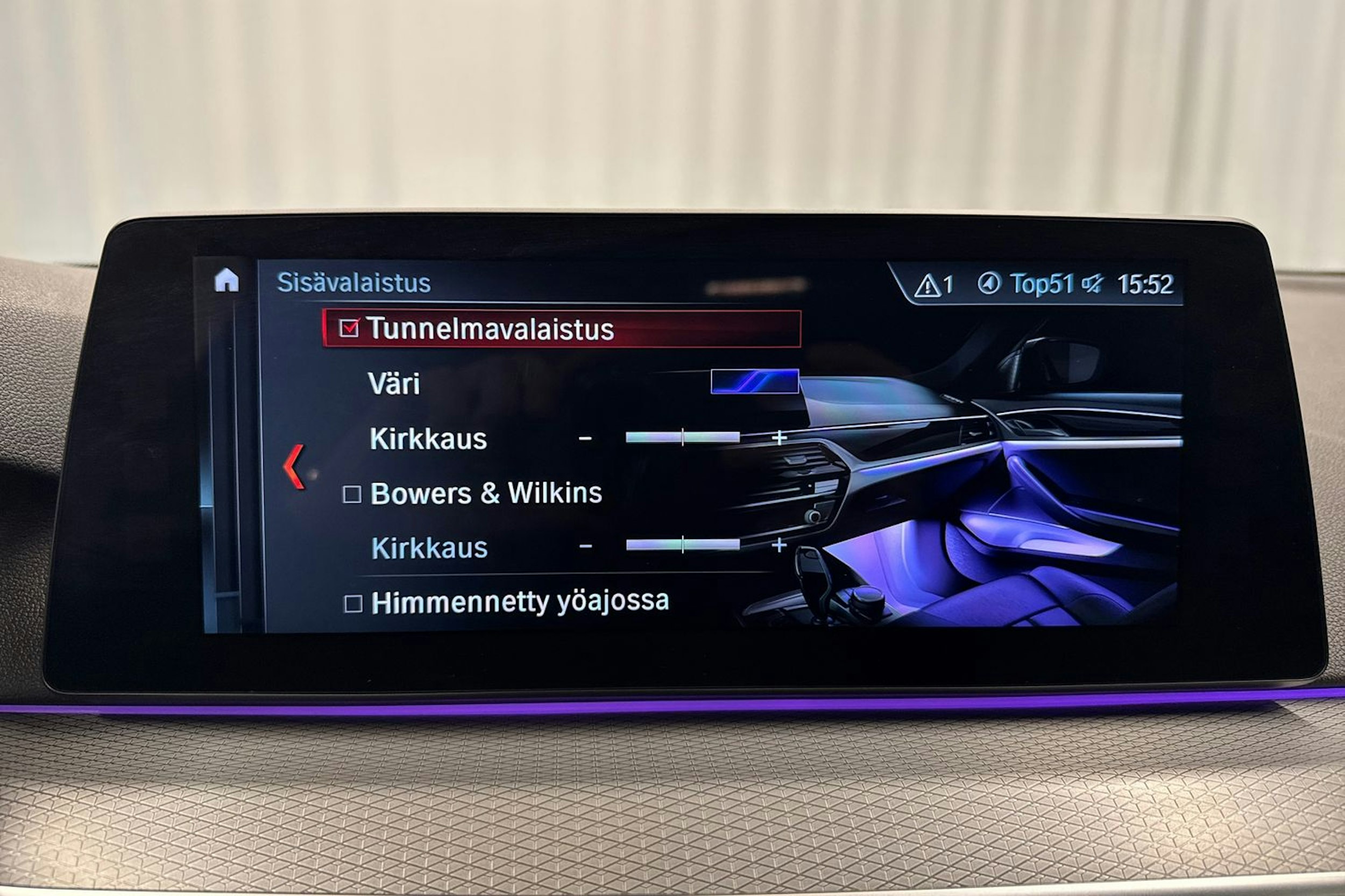 musta BMW 530 2018 kuva 21.