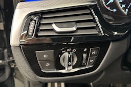 musta BMW 530 2018 kuva 22.