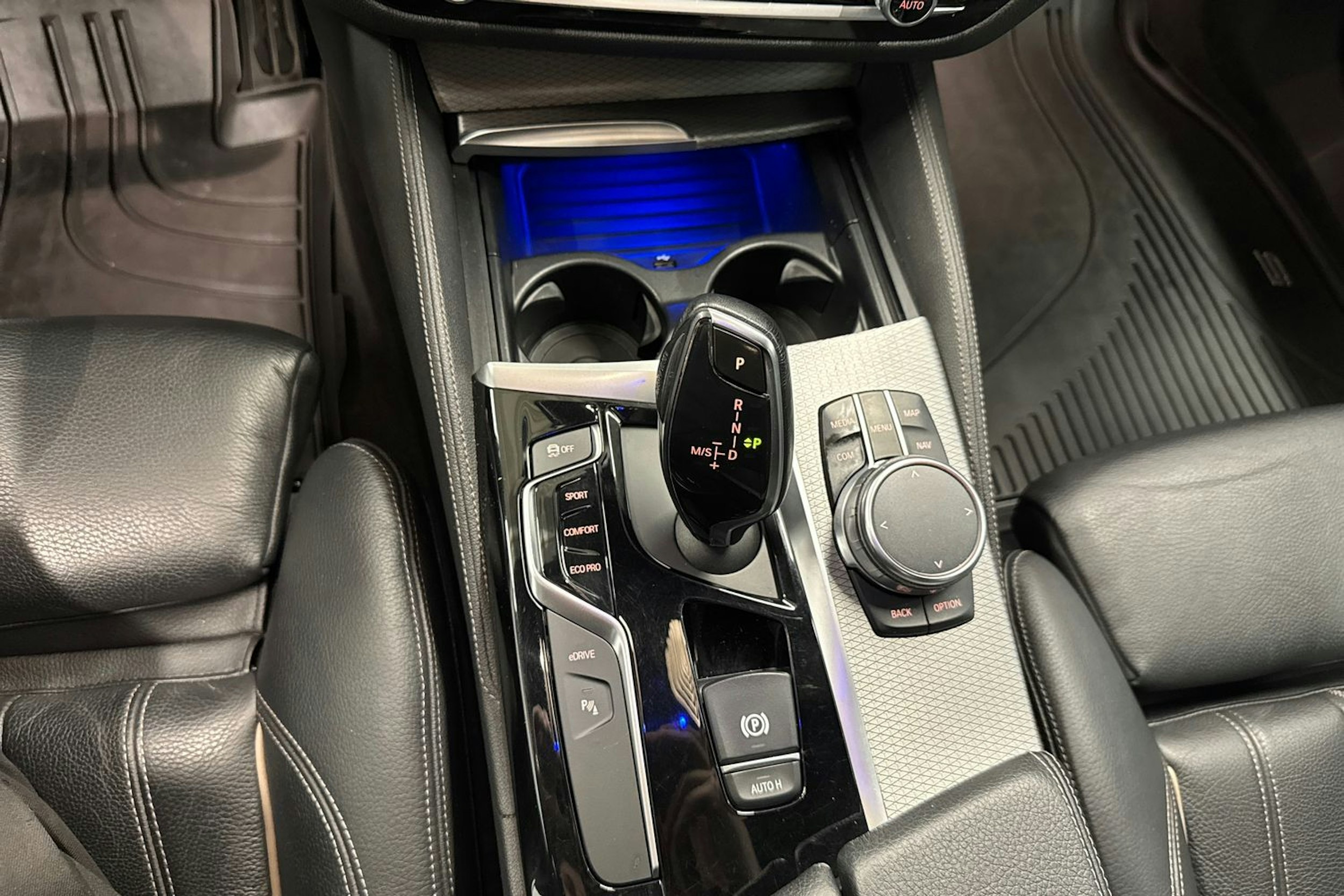 musta BMW 530 2018 kuva 25.