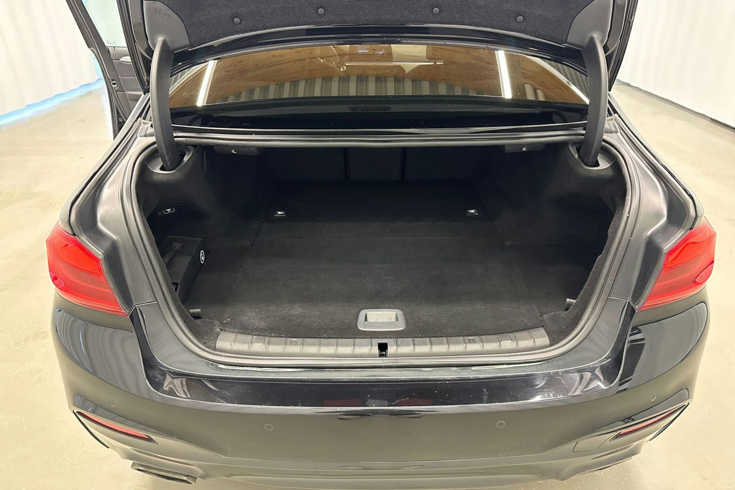 musta BMW 530 2018 kuva 26.